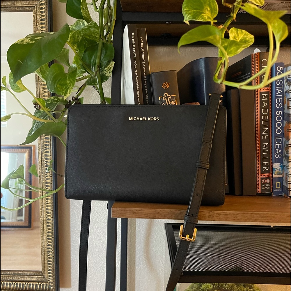Micheal Kors Black Crossbody
